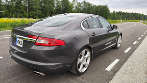 Jaguar XF V8 Supercharged (5 foto / 13)