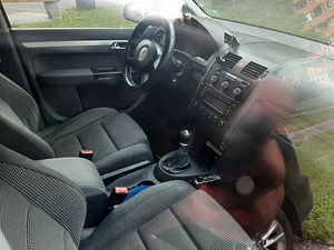 Vw touran 2.0 tdi AZV 100kw (4 foto / 5)