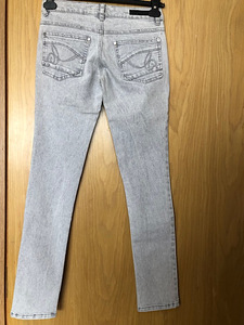Новые джинсы (2 фото из 2)