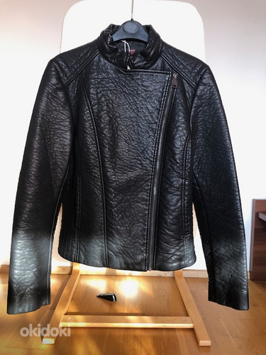 Новая и очень красивая кожаная куртка от Guess. (фото #1)
