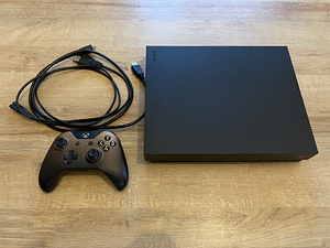 Xbox one x с 11 играми (2 фото из 3)