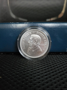 1 oz Austraalia känguru ja Lõuna-Aafrika Krugerrand hõbemünt (6 foto / 10)