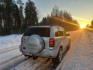 Toyota Rav-4 2.0 85kw мануал (4 фото из 5)