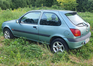 Ford Fiesta (2 foto / 8)