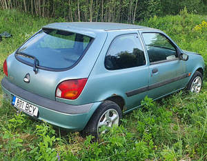Ford Fiesta (4 foto / 8)