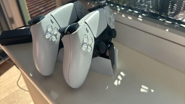 2x Sony DualSense PS5 Wireless Controller + laadimisalus