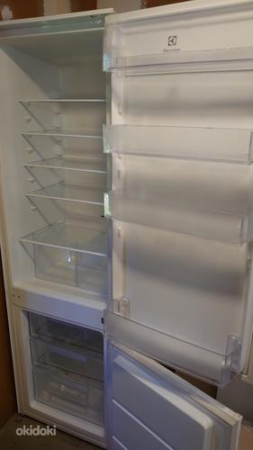 Встроенный холодильник (фото #1)