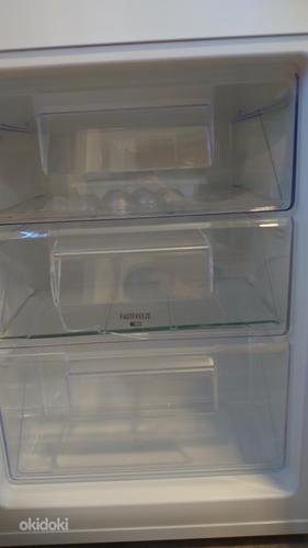 Встроенный холодильник (фото #4)