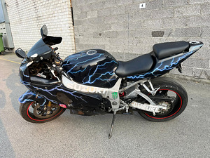 SUZUKI GSX-R 1000 (3 foto / 5)