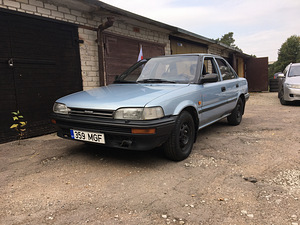 Продам Тойоту Короллу 1989г. (2 фото из 5)