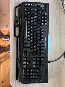 Logitech G910 Orion Spark (2 foto / 2)