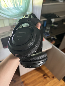 Panasonic juhtmevabad RF-kõrvaklapid koos laadimisalusega (3 foto / 4)