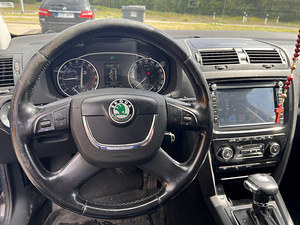 Skoda Octavia (2 фото из 12)