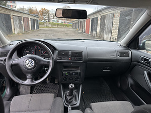 VOLKSWAGEN GOLF (7 foto / 8)