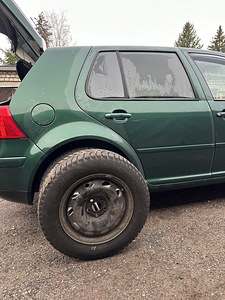 VOLKSWAGEN GOLF (8 foto / 8)