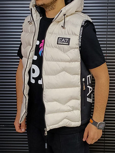 Kapuutsiga vest EA7 (2 foto / 2)