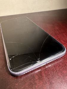 iPhone 11 128гб (3 фото из 4)