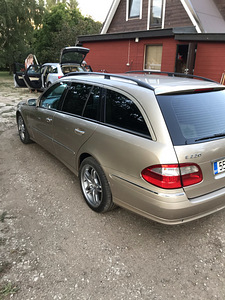 Продать Mercedes-Benz E220 110KW 2003 г. (2 фото из 6)
