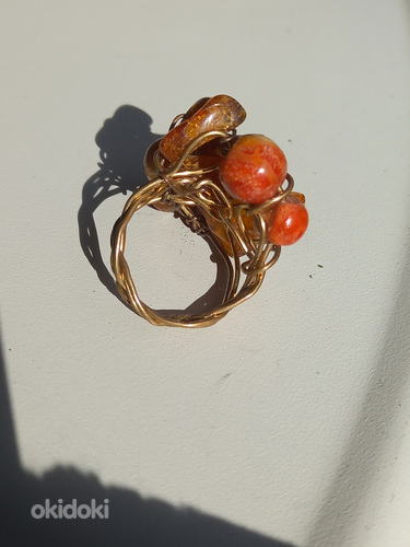 Кольцо из проволоки с янтарем (фото #8)