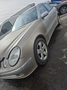 Mercedes-Benz w211 2.6i manual (3 foto / 8)