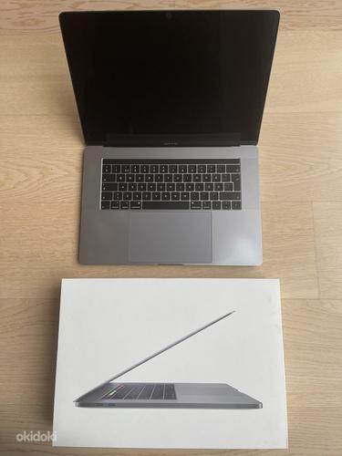 MacBook Pro (15-inch, 2018) Retina with Touch Bar Space Gray (foto #1)