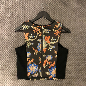Uus Guess crop top (2 foto / 6)