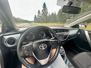 Toyota Auris 2014 LPG/Hybrid (10 foto / 13)