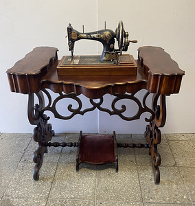Столик для швейной машины