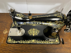 Швейная машина Singer 1908 г. (6 фото из 10)
