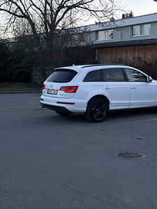 Audi Q7 4.2TDI S-line 2012 (12 foto / 13)