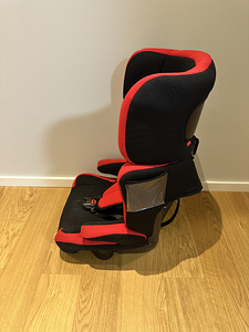 Детское автокресло (2 фото из 3)