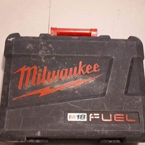 Продается аккумуляторная дрель Milwaukee, б/у, 10 евро. (1 фото из 1)