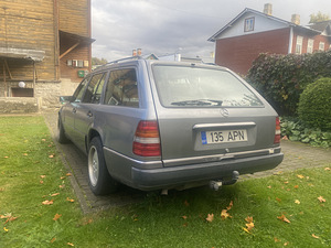 Mercedes - Benz 230TE 1990 (3 foto / 11)