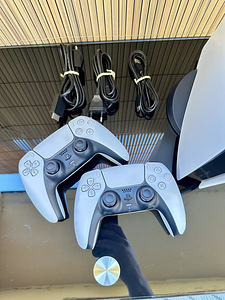 Sony PlayStation 5 Disc версия 2 контроллера (2 фото из 4)