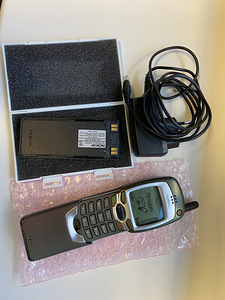 Retro telefon Nokia 7110