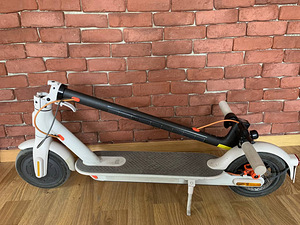 Электрический самокат Xiaomi Mi Electric Scooter 3 (1 фото из 6)