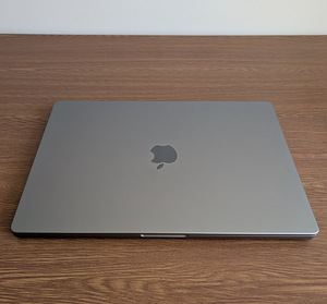 MacBook Pro M1 Max 16 (2 фото из 2)