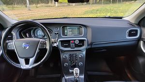 Volvo V40 Momentum D2 (9 foto / 12)