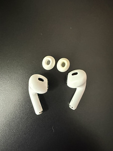 Оригинальные AirPods 2 Pro левый и правый (1 фото из 2)
