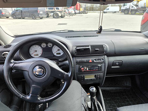M/v Seat leon cupra 2.8 vr6 6k manu nelik (5 foto / 9)
