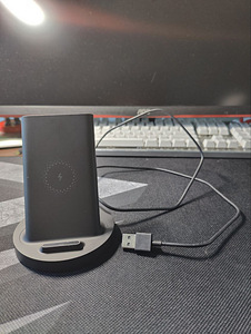 Xiaomi Mi 20W Wireless Charging Зарядка (2 фото из 2)