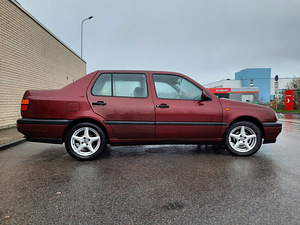 Volkswagen Vento 1992 (3 foto / 6)