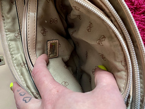 Guess (2 foto / 3)