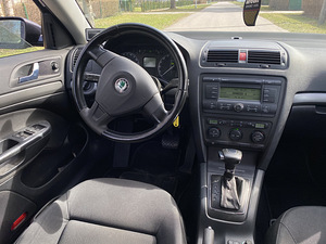 Skoda Oktavia (7 foto / 13)
