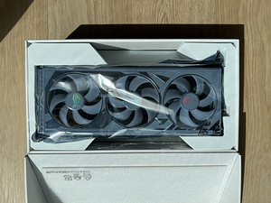 ASUS ROG STRIX 4090 OC WHITE (2 foto / 6)