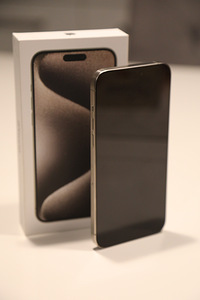 iPhone 15 Pro Max 256gb (2 фото из 2)