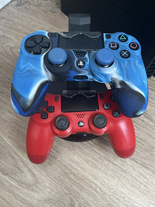 PlayStation 4 slim (4 foto / 4)