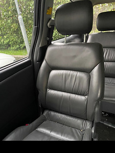 Toyota Previa (7 фото из 8)