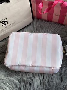 Victoria’s Secret kosmeetikakott (3 foto / 8)