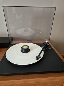 Rega Planar 6 vinüülplaadimängija (1 foto / 3)